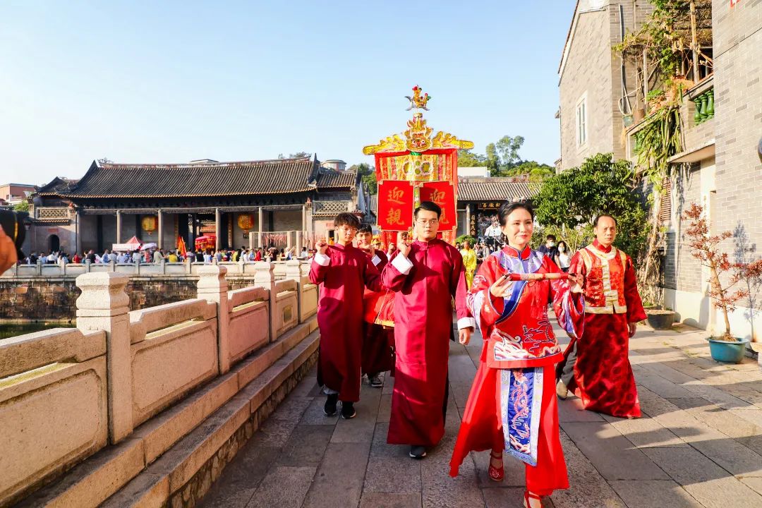 六顶大红花轿巡游 (1).JPG 图片