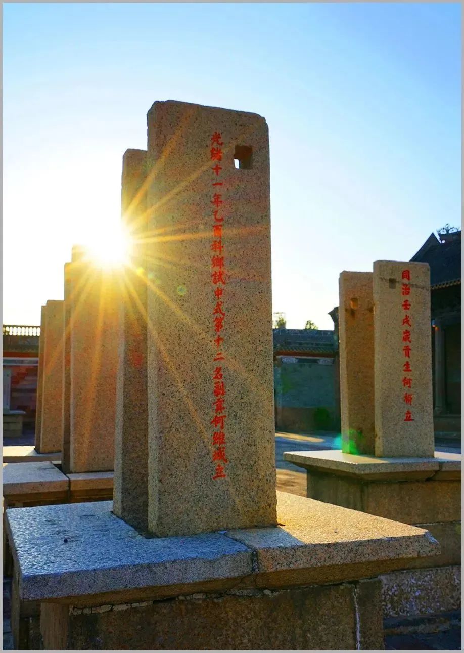 沙湾古镇何氏科举见证历史原物——旗杆夹.jpg 图片